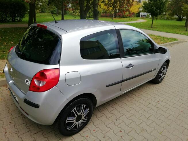 clio2005-XI/2006 1,2benz, klima działa jestem włascicielem