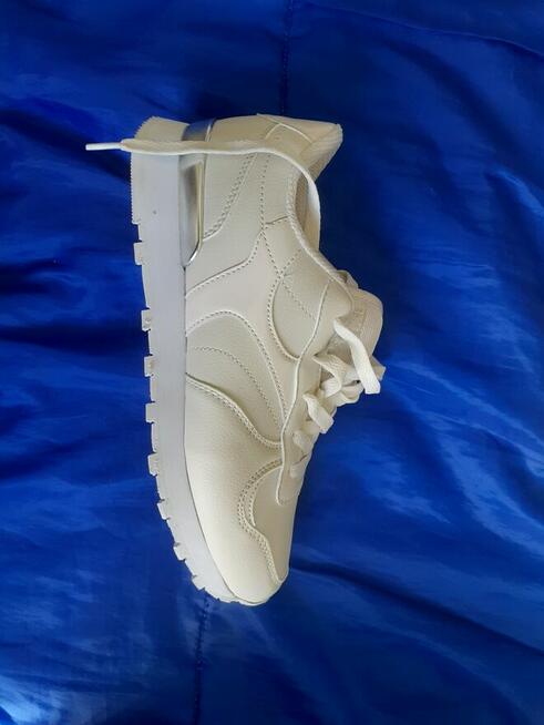 Sprzedam nowe adidasy damskie