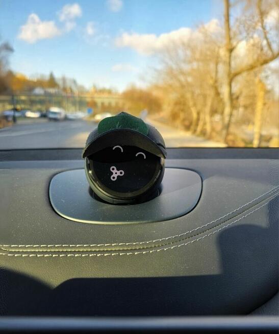 Do ślubu ekskluzywny i nowoczesny samochód