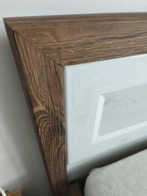 Łóżko sypialniane z materacem