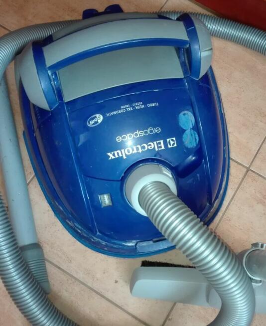 Electrolux Ergospace ZE2272 1800W /odkurzacz -części!