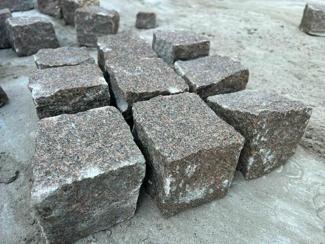 Kostka granitowa Bohus brązowy 8/11 surowo łupany