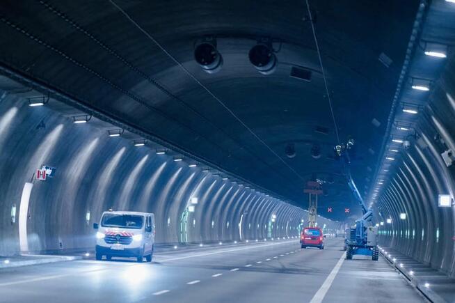 Wynajmowanie samojezdnych podestów ruchomych