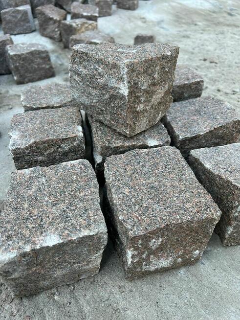 Kostka granitowa Bohus brązowy 8/11 surowo łupany