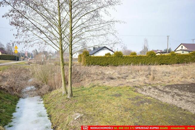 Działka budowlana (WZ) wszystkie media.