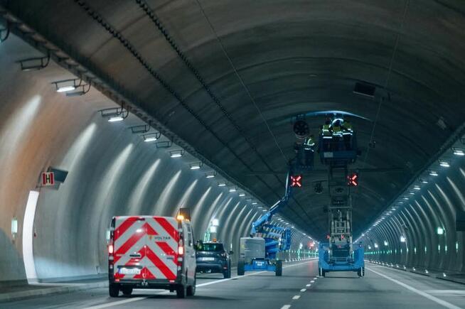 Wynajmowanie samojezdnych podestów ruchomych