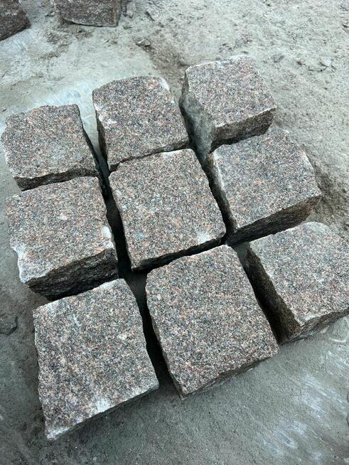 Kostka granitowa Bohus brązowy 8/11 surowo łupany