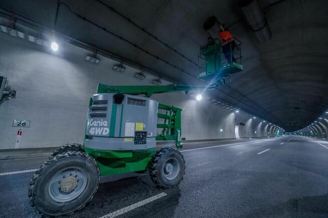 Wynajmowanie samojezdnych podestów ruchomych