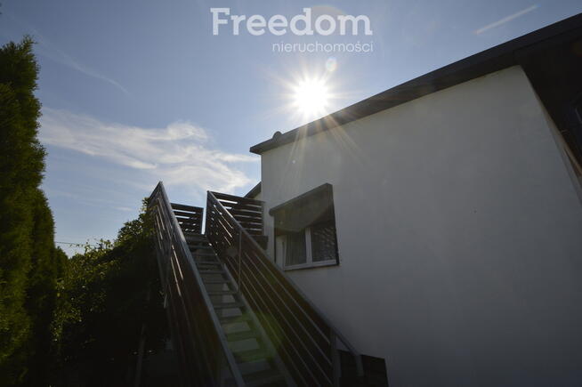 Dom/3 oddzielne mieszkania/3 rodziny/garaż/wiata