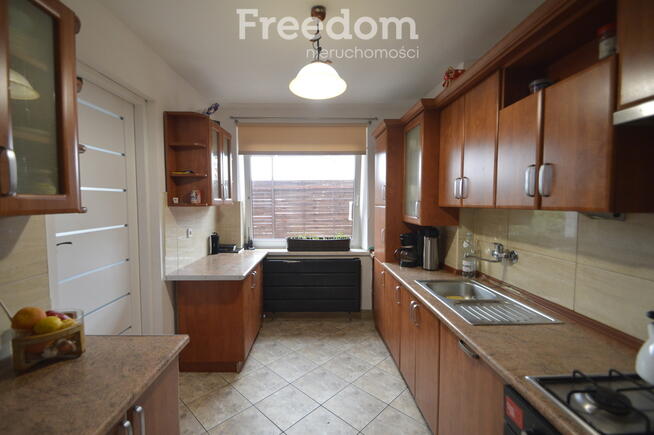 Dom/3 oddzielne mieszkania/3 rodziny/garaż/wiata