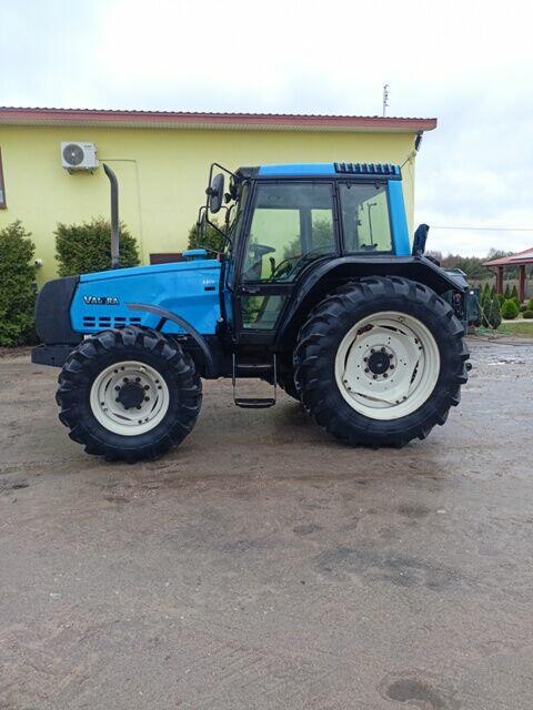 Ciągnik rolniczy Valtra 6300