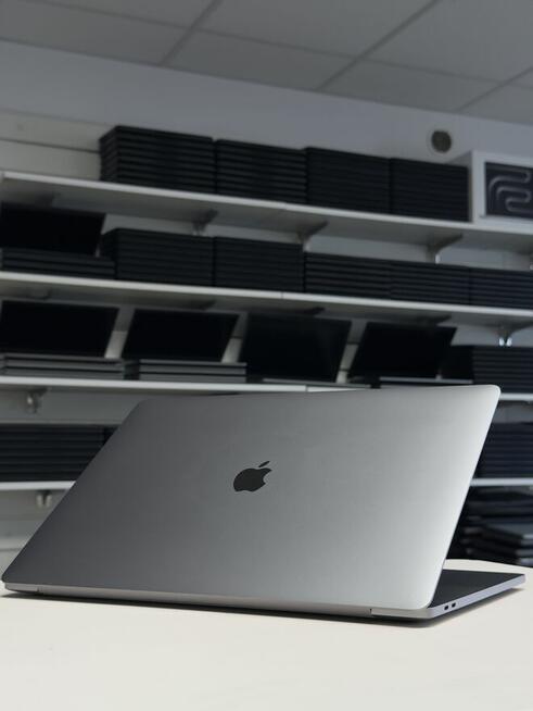 Apple MacBook Pro A2141 16 i9-32GB RAM 512GB SSD AMD Radeon