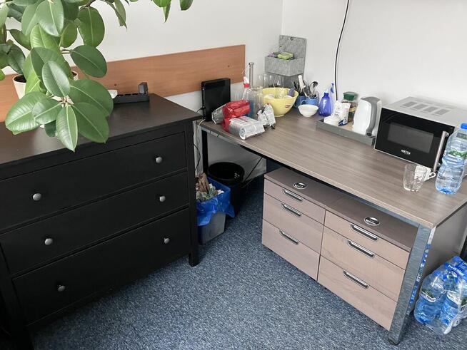 Syndyk sprzeda mienie w postaci mebli i sprzętu biurowego