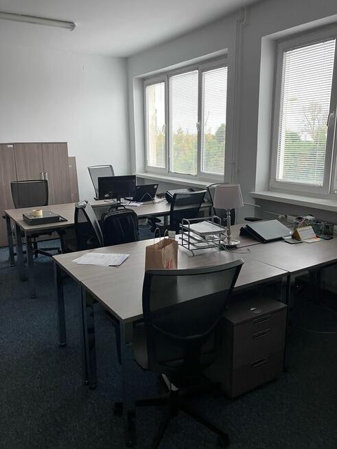 Syndyk sprzeda mienie w postaci mebli i sprzętu biurowego