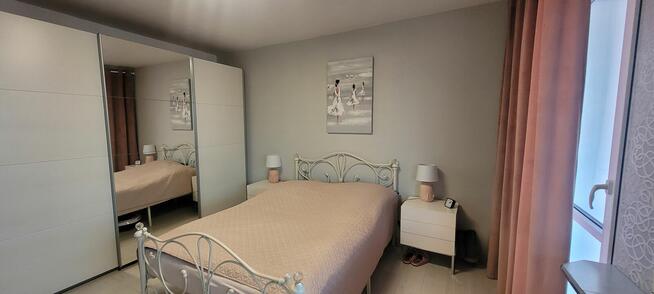 DOM do zamieszkania z osobnym mieszkaniem