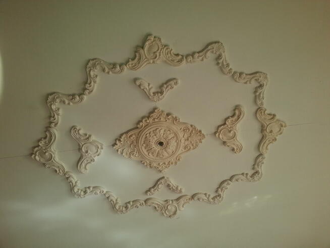 rozeta gipsowa rozetki z gipsu versace sztukateria gipsowa