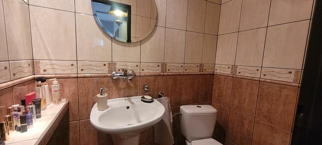 DOM do zamieszkania z osobnym mieszkaniem