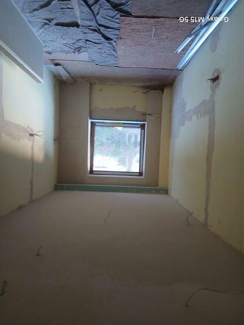 Wykonuje elektrykę i wykoczenia wnętrz I zewnątrz