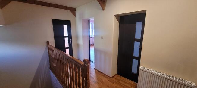 DOM do zamieszkania z osobnym mieszkaniem