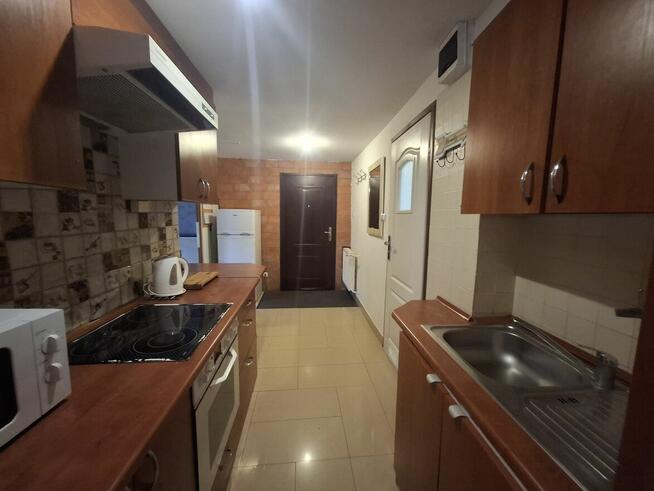 DOM do zamieszkania z osobnym mieszkaniem