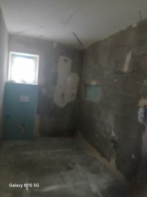 Wykonuje elektrykę i wykoczenia wnętrz I zewnątrz