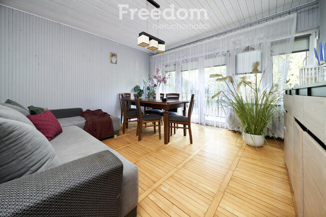 Bliźniak w spokojnej okolicy i otoczeniu natury