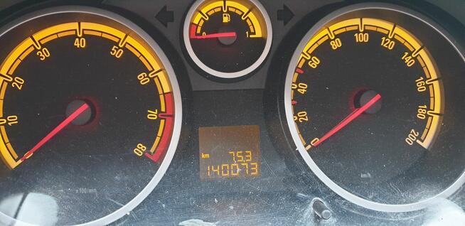 Opel corsa D 1.0 2009r zarejestrowany opłacony oc pt