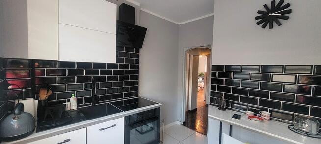 DOM do zamieszkania z osobnym mieszkaniem