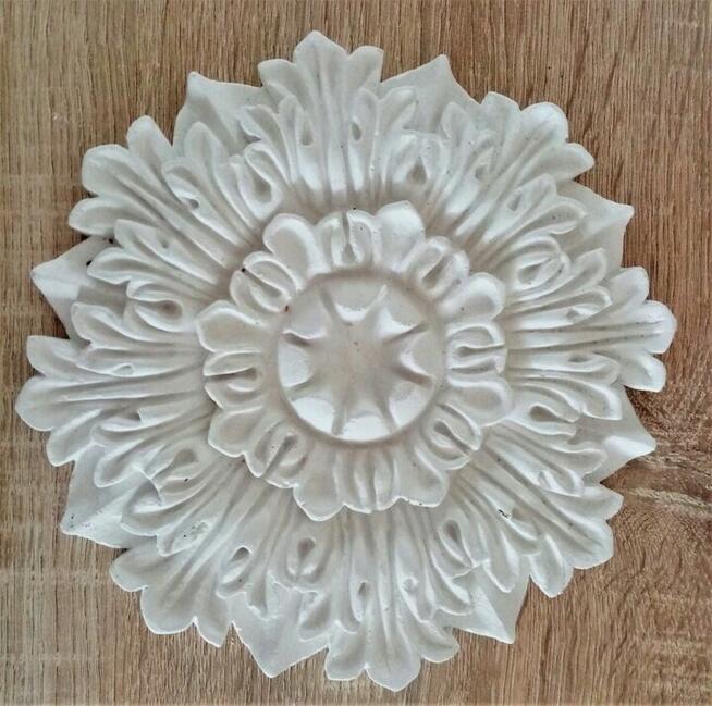 rozeta gipsowa rozetki z gipsu versace sztukateria gipsowa