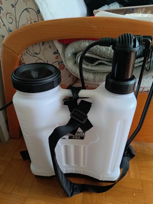 Opryskiwacz ciśnieniowy ręczny plecakowy 16 l.
