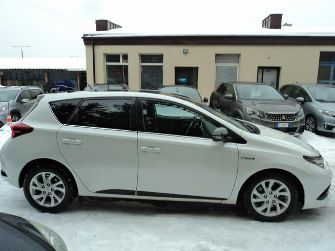 Toyota Auris sprzedam ładną TOYOTE YARIS z 2015r 1.8 HYBRYDA+benz 100KM udziela.GW