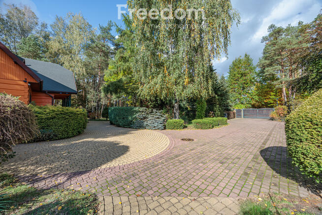 Dworek z bala na pięknej działce Księżak