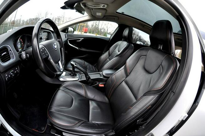 Volvo V40 Ocean Race Ledy Panorama Dach Digital Skóra Navi Kamera Full Opcja