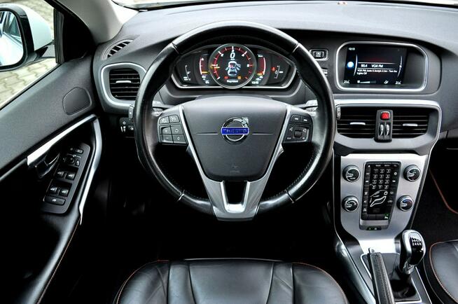 Volvo V40 Ocean Race Ledy Panorama Dach Digital Skóra Navi Kamera Full Opcja