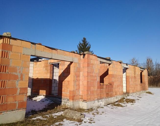 Działka rolno-budowlana z rozpoczętą budową Grabostów