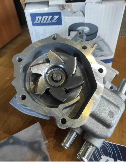 Pompą wody chłodzenia silnika Dolz S236
