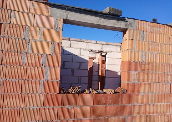 Działka rolno-budowlana z rozpoczętą budową Grabostów