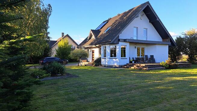 Piękny dom z garażem w Sianowie k. Koszalina z dużą działką