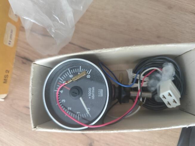 Tachometr samochodowy Ms2