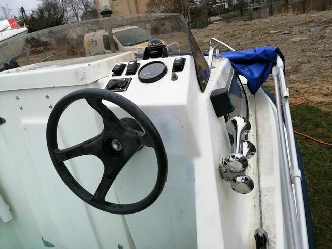 Jacht, łódź motorowa - kabinowa OMC, bez silnika z przyczepą