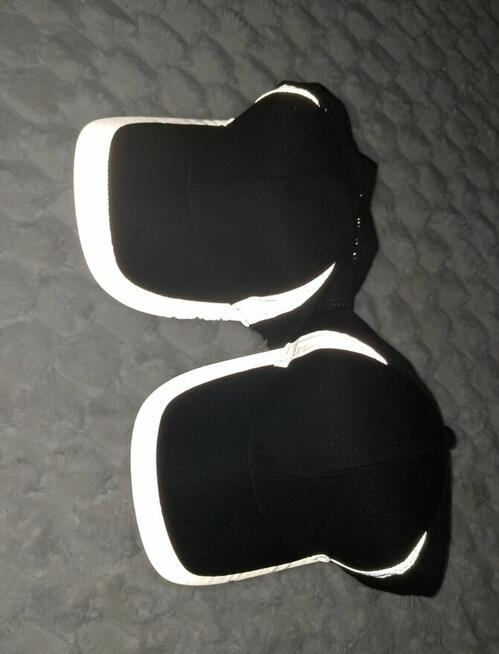 Czapki robocze z odblaskowym daszkiem