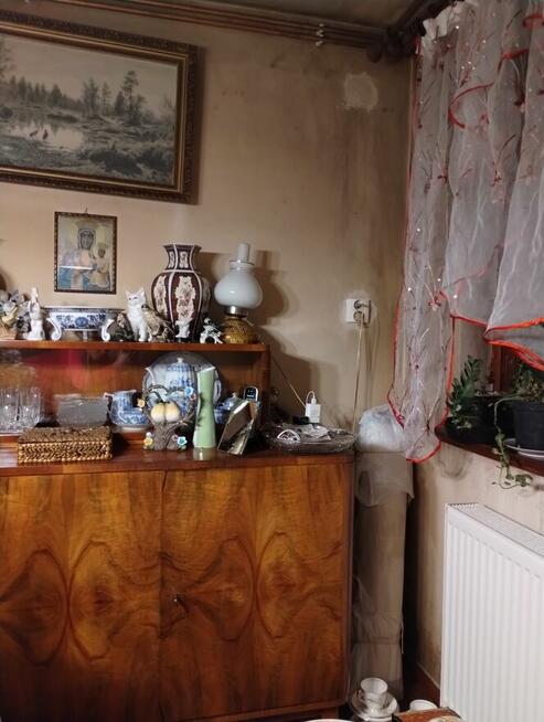 Sprzedam szeroki, niski stary kredens z witryną