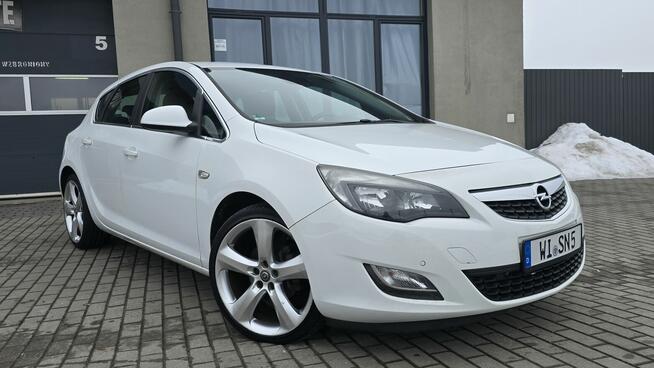 Opel Astra J 1,4 Turbo 140PS SPORT NAVI AUX Bluetooth Alu19