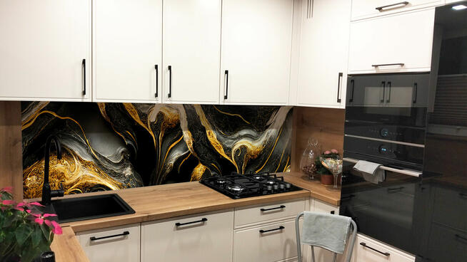 Panele szklane z montażem