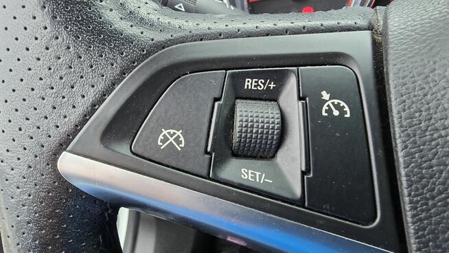 Opel Astra J 1,4 Turbo 140PS SPORT NAVI AUX Bluetooth Alu19