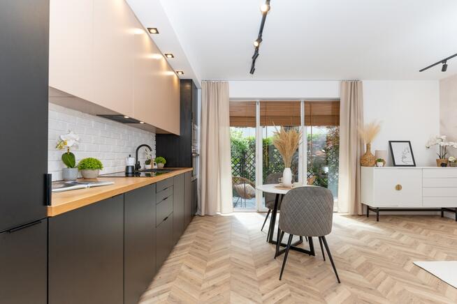 Apartament z ogródkiem, Garaż na 2 auta, Komórka