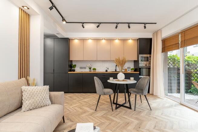 Apartament z ogródkiem, Garaż na 2 auta, Komórka