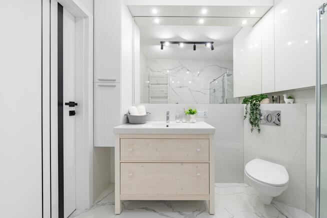 Apartament z ogródkiem, Garaż na 2 auta, Komórka