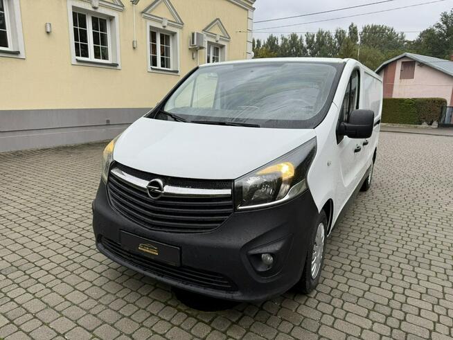 Opel Vivaro Bardzo dobry stan, Mały przebieg, 2 x drzwi przesuwne.