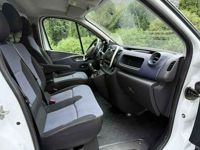 Opel Vivaro Bardzo dobry stan, Mały przebieg, 2 x drzwi przesuwne.